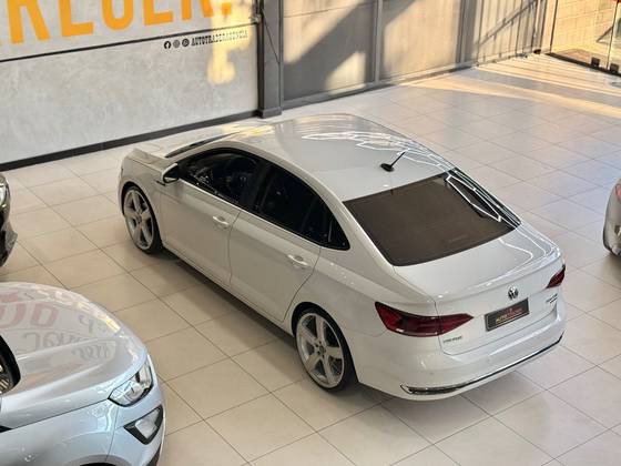 VOLKSWAGEN VIRTUS 1.0 200 TSI HIGHLINE AUTOMÁTICO